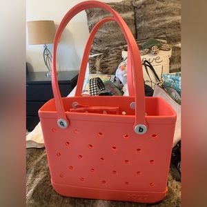 Medium coral bogg bag